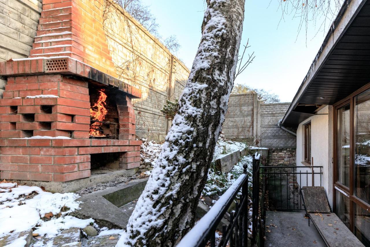 Mangal And Terrace In Center Apartment Lvov Exteriér fotografie